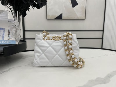 Chanel Handbags 930